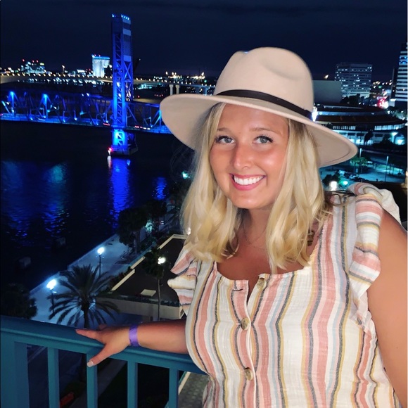 Meet your Posher, Hannah - Picture 1 of 1